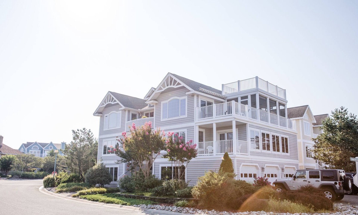 Lewes House | Spacious luxury, bay views, elevator