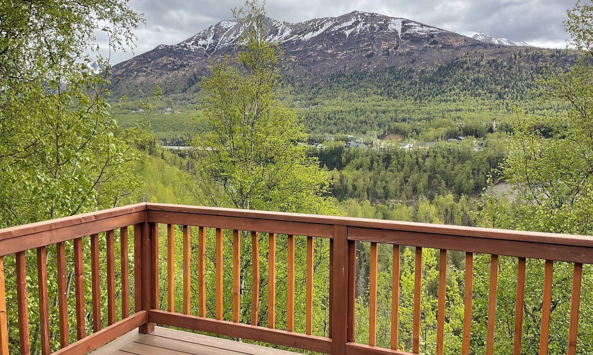 Eagle River House | Spacious Private Home w/Mountain Views, 7 P Hot Tub, Lg Patio, Cozy Fireplace