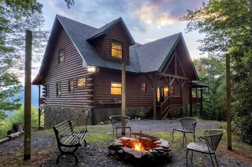 Waynesville House | Spacious Smoky Mountain Cabin with Hot Tub & Game Room near Waynesville, NC
