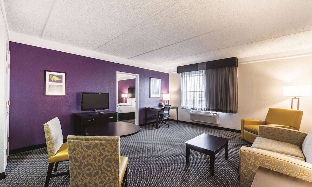 Arsenal Hotel | Spacious Suite w/Jetted Tub Ideal for Romantic Stay | Downtown Retreat