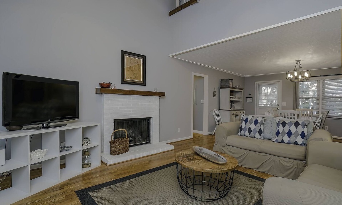 Tarpon Pond House | Spacious Tarpon Pond Cottage! Close to Beach Amenity Cards!
