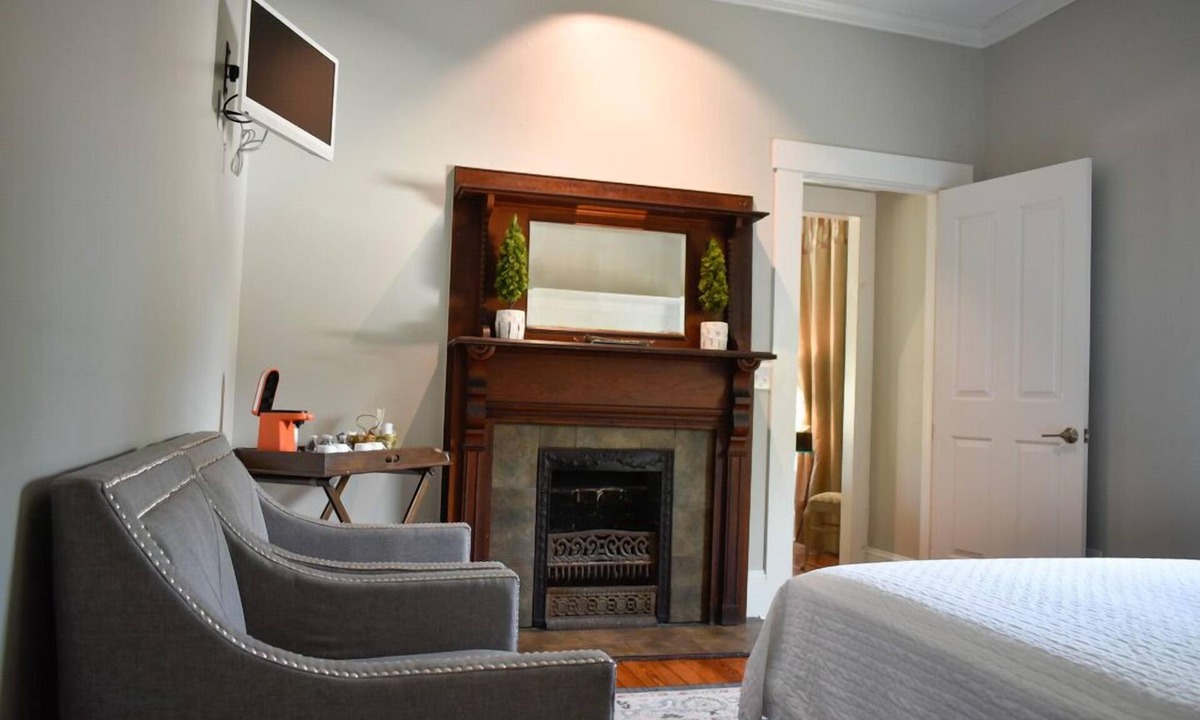 Monroe House | Sparrow Grove Manor