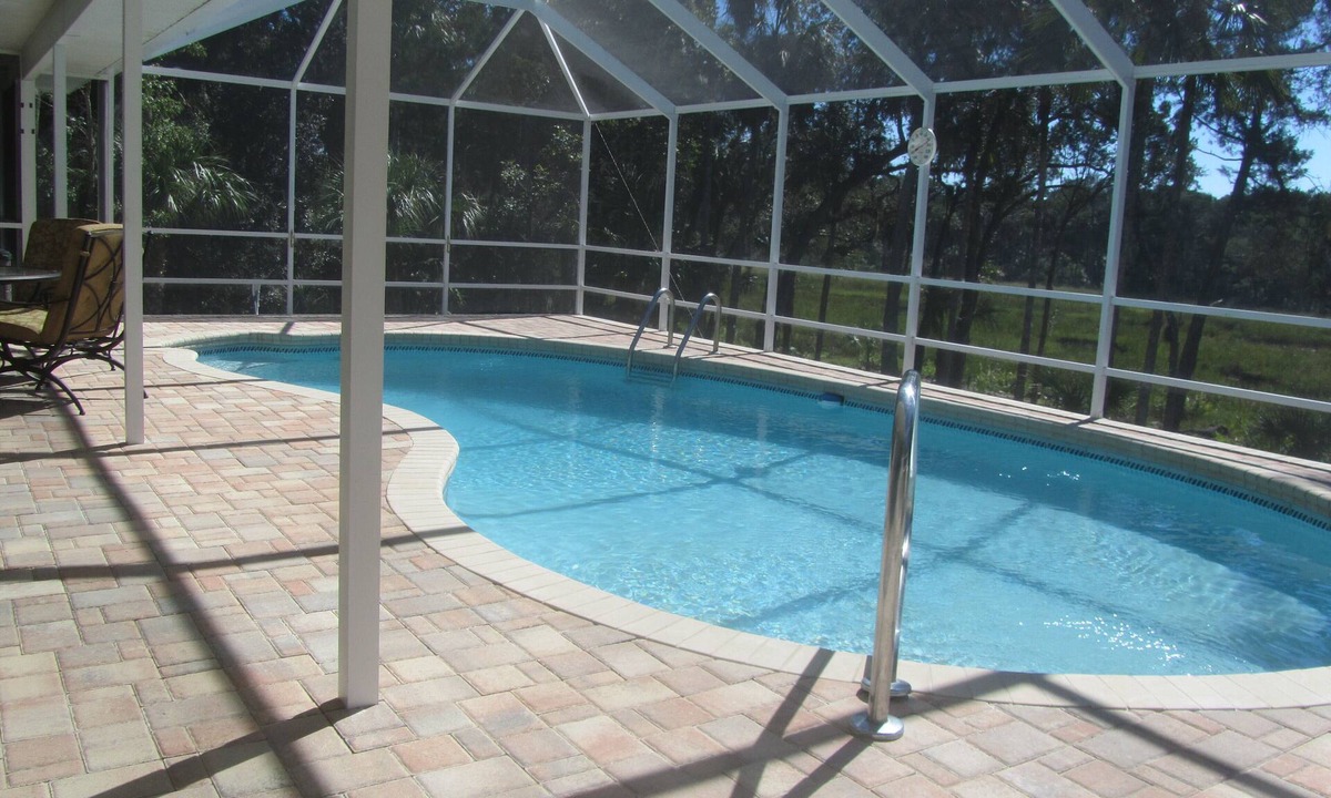 Old Homosassa House | Spectacular Waterfront Home! Pool, Dock, Kayaks, Canoe, Bikes! Quick to Gulf