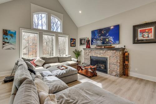 Bowling Green House | Sprawling Group Getaway w/Dock on Lake Wylie!