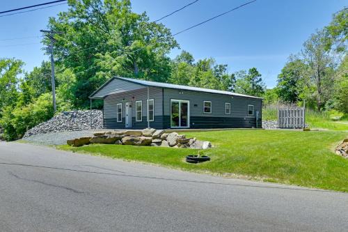 Clifton Park House | Steps to Mohawk River! 22 Mi to Saratoga Ractrack!