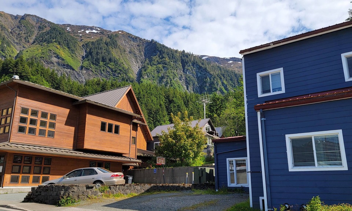 Downtown Juneau Apartment | Studio apartment with lots of amenities located in the heart of downtown Juneau!