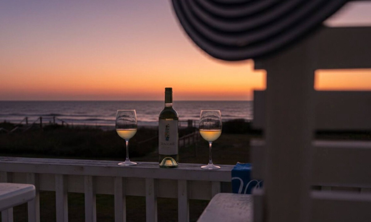 Port Bolivar House | Stunning | Beachfront | Large Deck | Sleeps 14