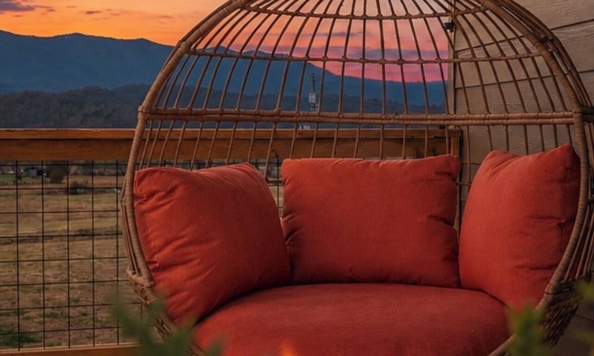 Cosby Cabin | Stunning Views,Hot Tub, Game Room,Zero Stair Entry