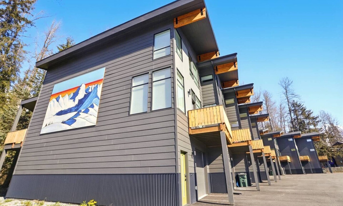 Alyeska House | Stylish 2 Bedroom Townhome in Downtown Girdwood