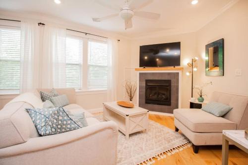 Harrison Lenox Apartment | Stylish 2BR w Full Kitchen, Laundry & Cen Air