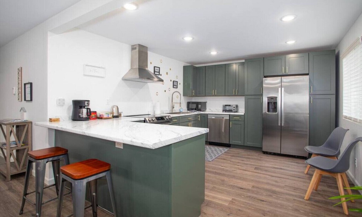 College House | Stylish Modern and Convenient Suite with All The Amenities