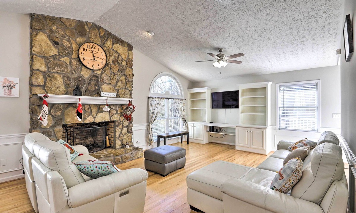 Suwanee House | Suwanee House w/Pool & Game Room!
