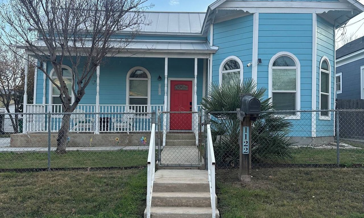 Government Hill House | The Azure Charm — Amazing 3BR 2BA Home 1 Mile to Fort Sam Houston & The Pearl