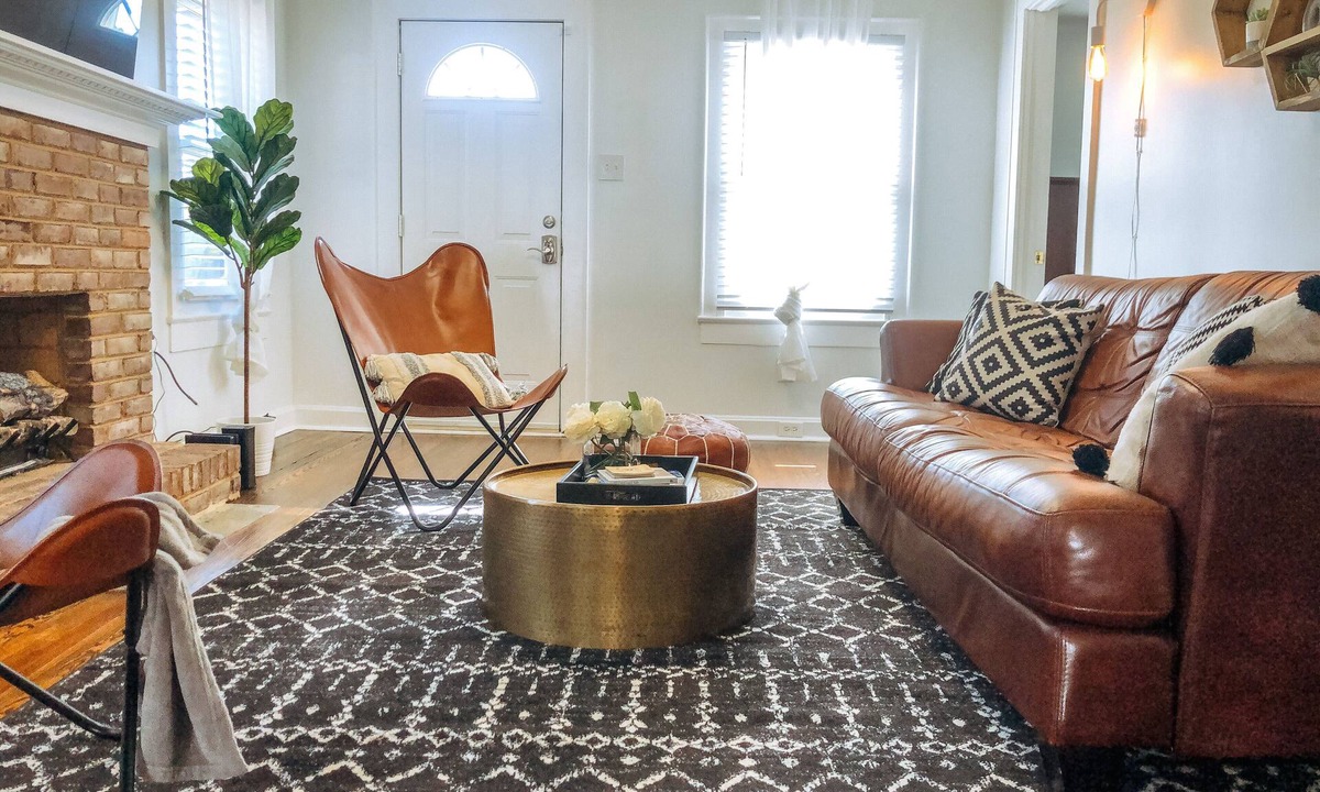 Belmont House | The Belmont BnB ★ On Main ★ Walk to Downtown