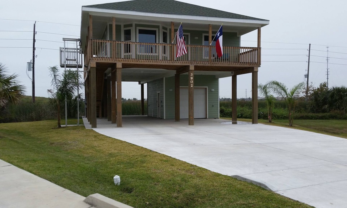 Pirates Beach House | The Elissa