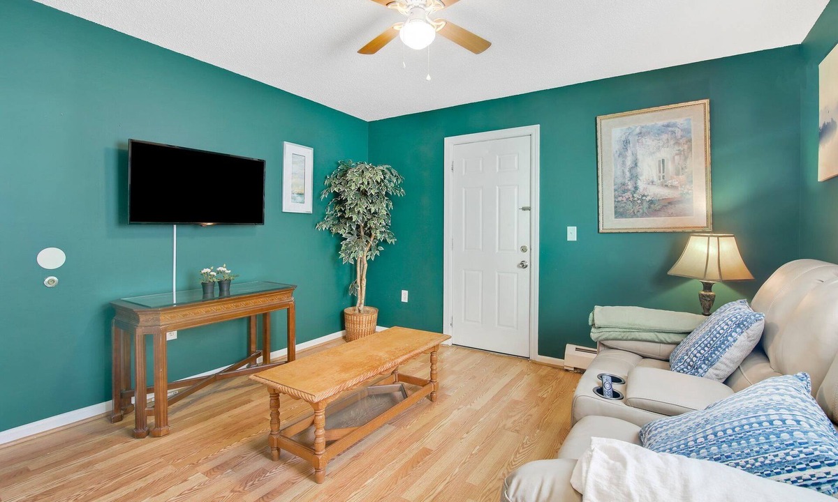 Asylum Hill Apartment | The Gem! Cozy 1-bedroom with AC and WiFi in charming Hartford with office space