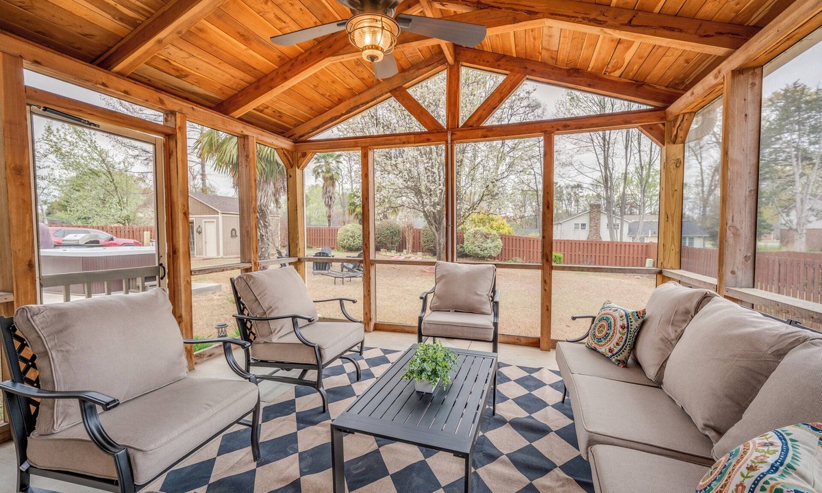 Mauldin House | The Haven: 4-Bedroom Retreat with Hot Tub Near Greenville, SC