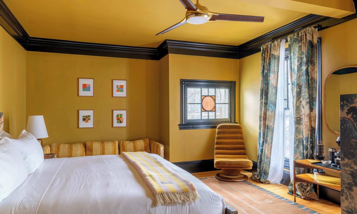 Corey Square Bed & Breakfast | The Murano - Ash Street Inn