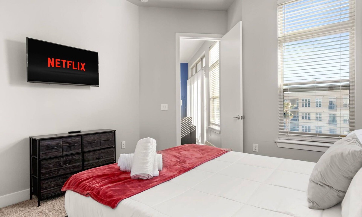Arsenal Apartment | The Paloma: AFB, Pool, Riverwalk
