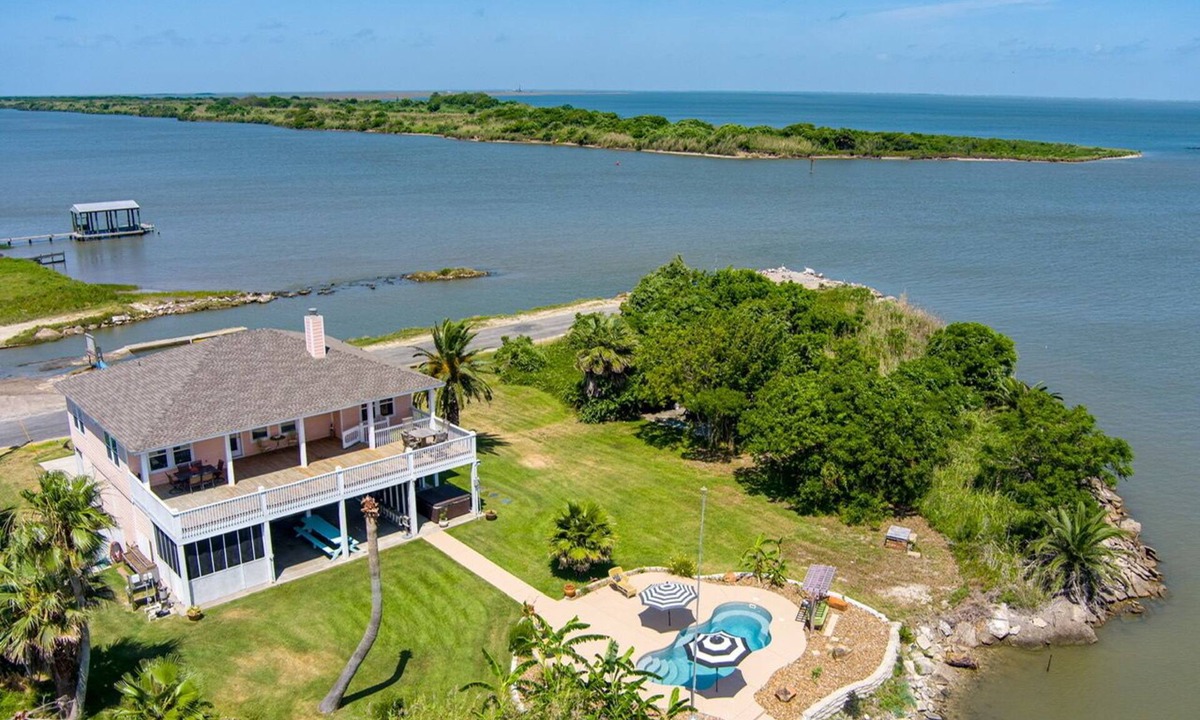 Port Bolivar House | The Peach Pelican - Bayside home with pool! Anglers paradise!
