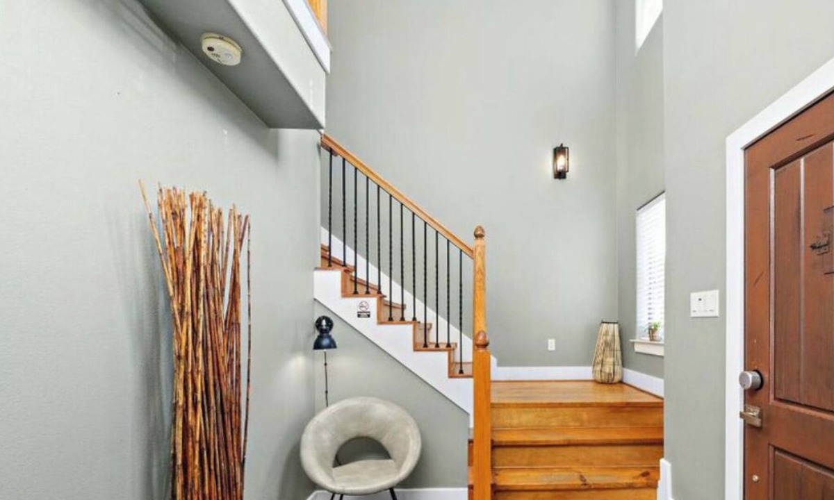 Midtown House | The Saint Place 3rd ward ,Downtown 3mins away from TSU & UH and 9mins from NRG