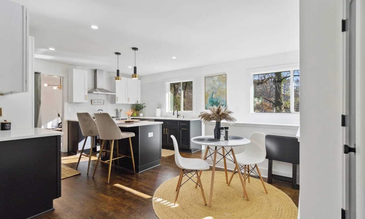 Belvedere Park House | This house is a 3 bedroom(s), 2 bathrooms, located in Decatur, GA.