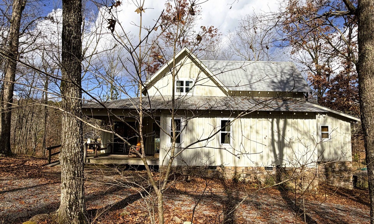 Mentone Cottage | Time to Book for FALL! Near DeSoto Park! Sleeps 12!