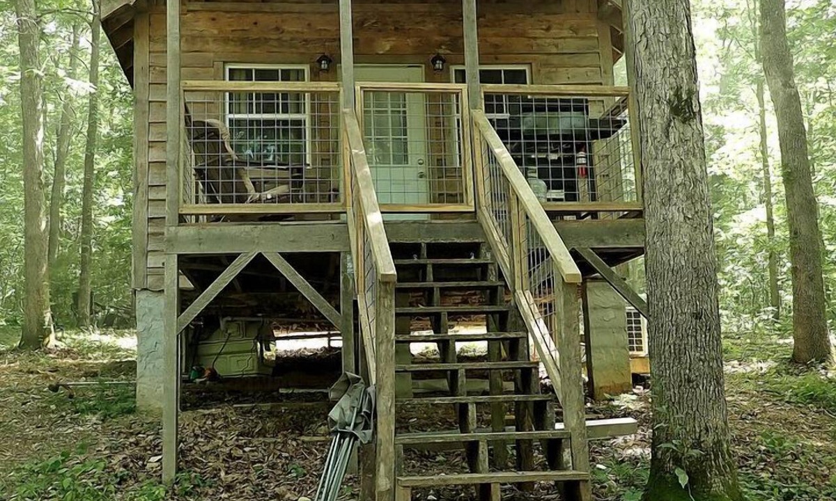 Hartshorn Cabin | Tiny Cabin with Fire Pit & Covered Porch Retreat in Salem, Missouri