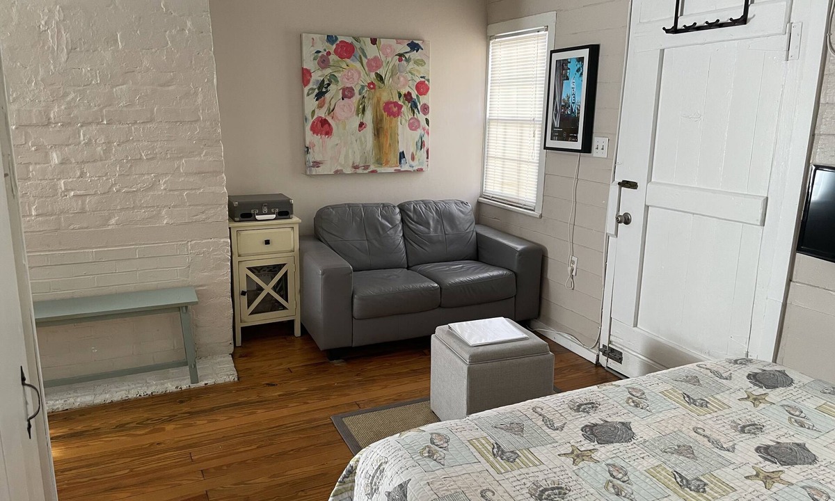 Beach Institute Cottage | Tiny Cottage 537 in Savannah's Historic District!