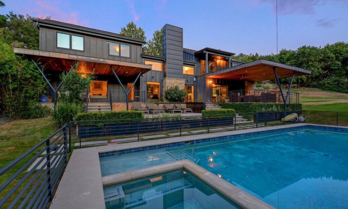 Austin House | Toro Canyon | 10-15 min to Austin | Heated/Cooled Pool + Hot Tub | Game Room
