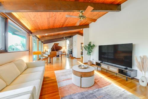 Dover House | Trail Access On-Site: Gorgeous MCM Deck House!