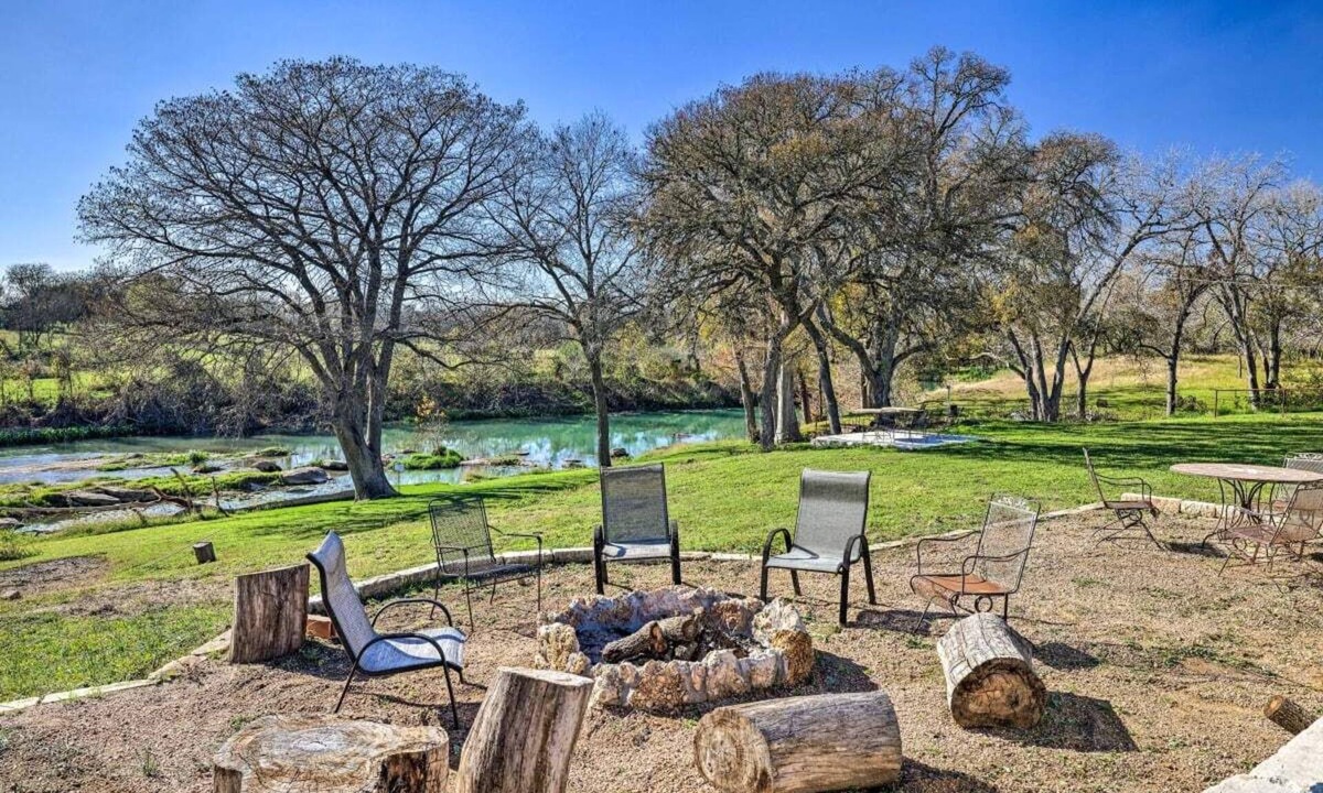 Martindale House | Ultimate Family River Retreat: Pickleball, Pool Table & Private Water Access