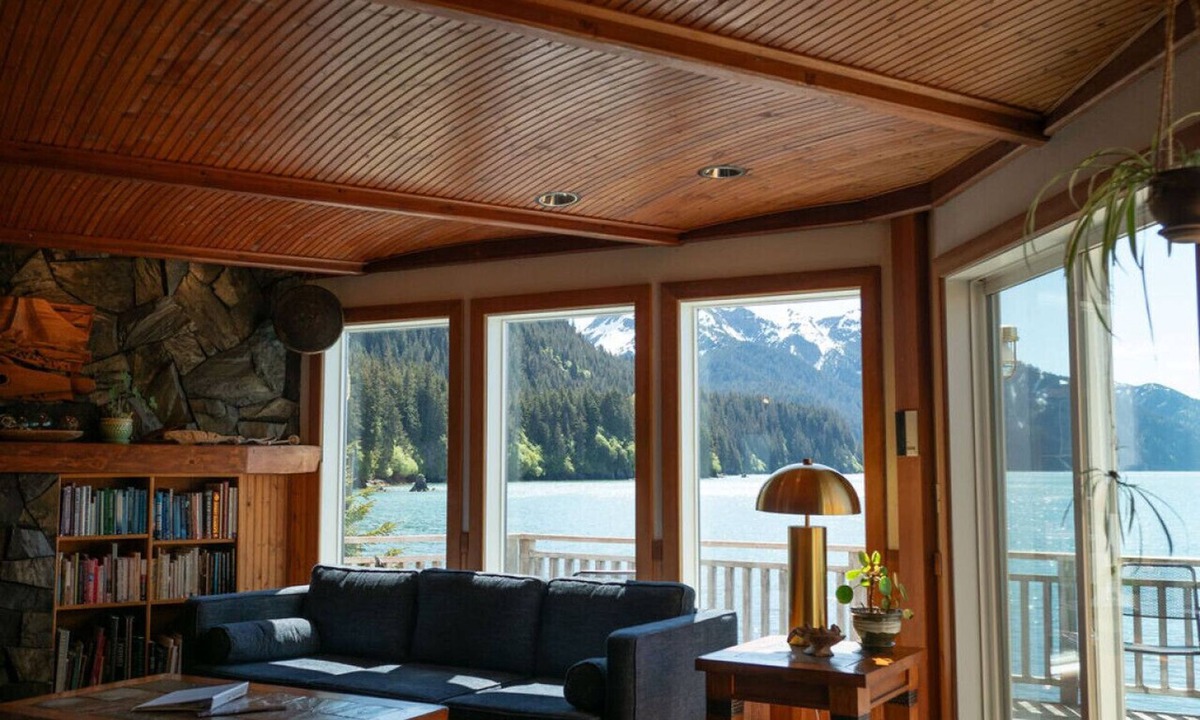 Lowell Point Villa | Vessel Beach House - Starboard, Beachfront Retreat Sleeps 6