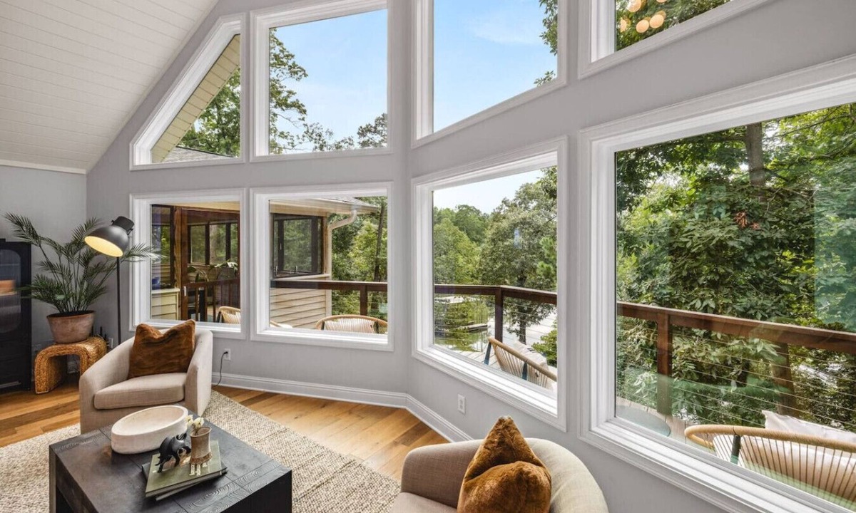 Gainesville House | Wake. Lake. Repeat. European Designed Stay (FIFA)
