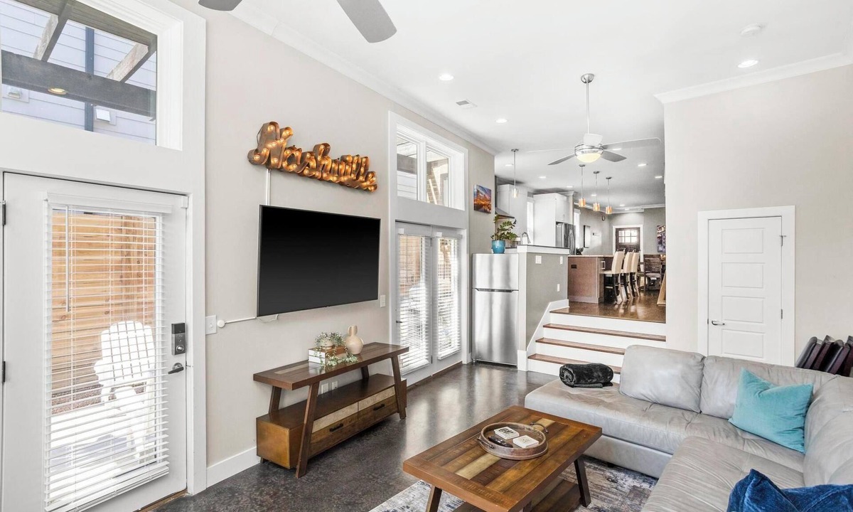 Edgehill House | Walk to Broadway & Midtown 5BR Townhouse Sleeps 12 Private House Concert