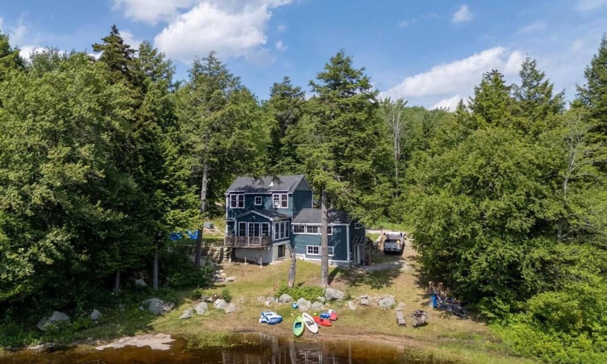 Washington House | Waterfront Family Getaway with Sunroom & Stunning Views