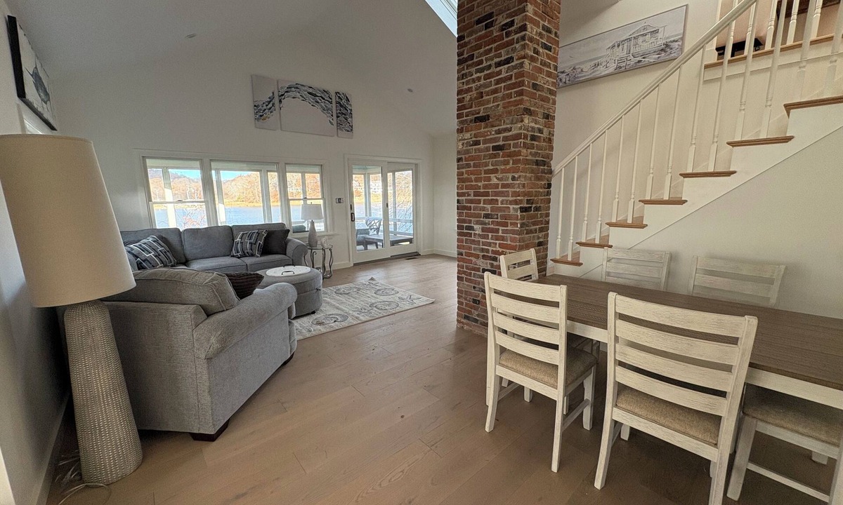 Newbury House | Waterfront! Pet friendly! Near beaches, near Newburyport & commuter rail