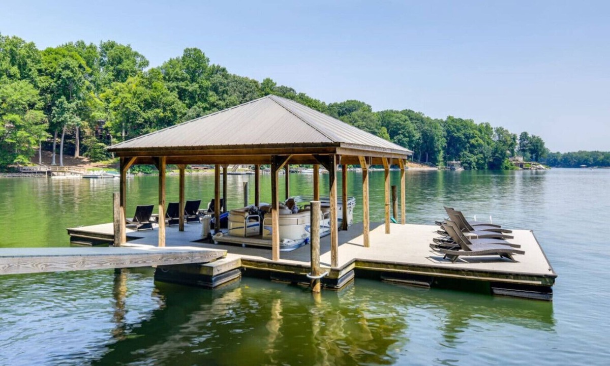 Sherrills Ford House | Waterfront w/Dock | Boat | Kayaks | Gym | Pets OK
