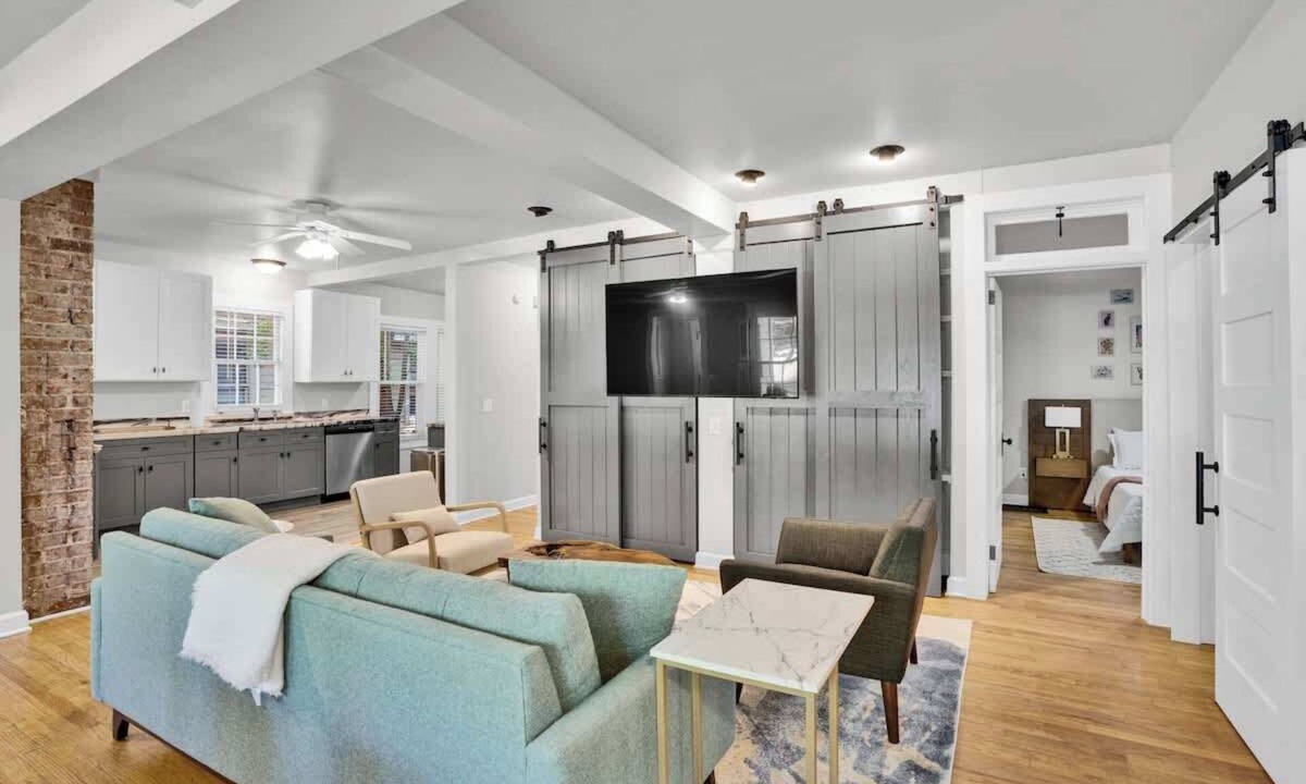 Rosewood House | WB Stadium & USC - Renovated, Screened Porch, King