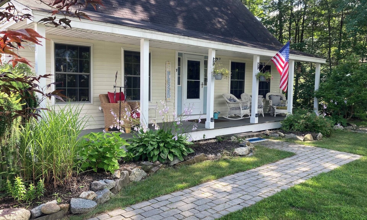 Kennebunk House | Welcome to Kennebunk! Pristine location, walk to town, kid and dog friendly!