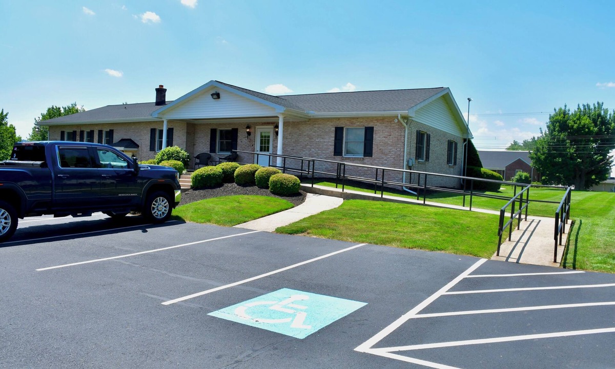 Lebanon - Pine Grove House | Welcome to White Oak Lodge, your perfect group getaway near Hershey, PA!
