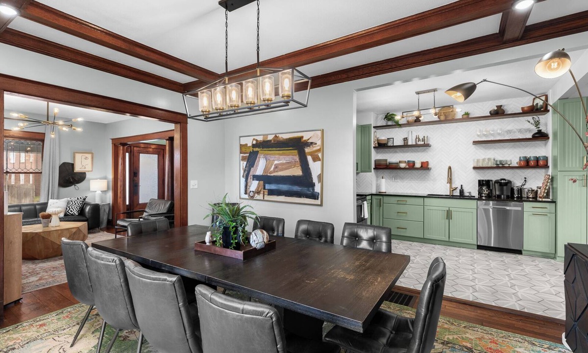 Kansas City House | Westport Central Large House 4 King Beds, 16 Min to Stadium!