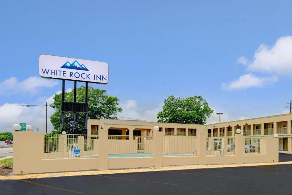 Rio Vista Hotel | White Rock Inn