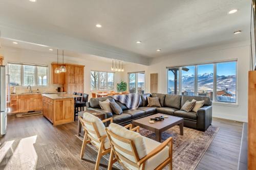 Eden House | Windriver Hideaway - Private Hot Tub