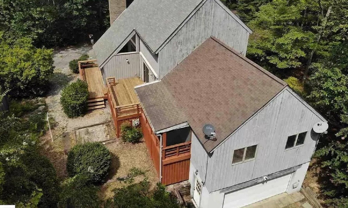 Landrum House | Wooded Wonderland - TEIC, Tryon, Landrum - CLOSE!!