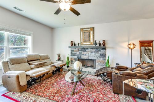 Lula House | Work, Explore & Relax: Modern Townhome in Lula!
