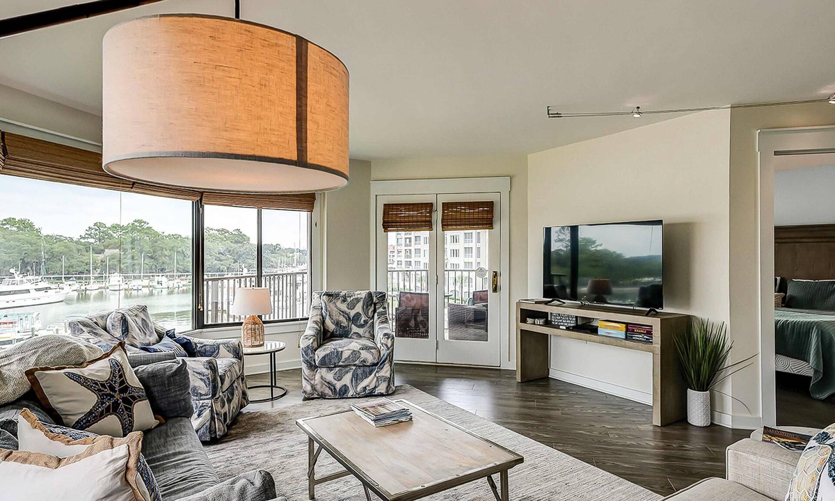 Shelter Cove Villa | Yacht Club Villas Updated corner condo with marina view, shared pool & hot tub