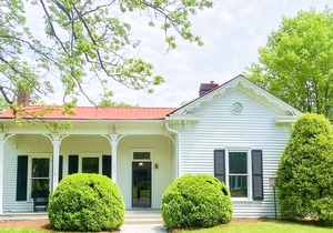 3 Bdrm w/ Office in Downtown Franklin
