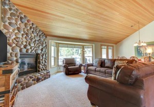 8 Filbert Lane in Sunriver