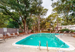 Inviting getaway with shared pool - quick walk to beach and trolley